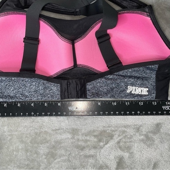 PINK Victoria’s Secret Ultimate Lightly Lined Sports Bra Grey Black Size M - Picture 8 of 8